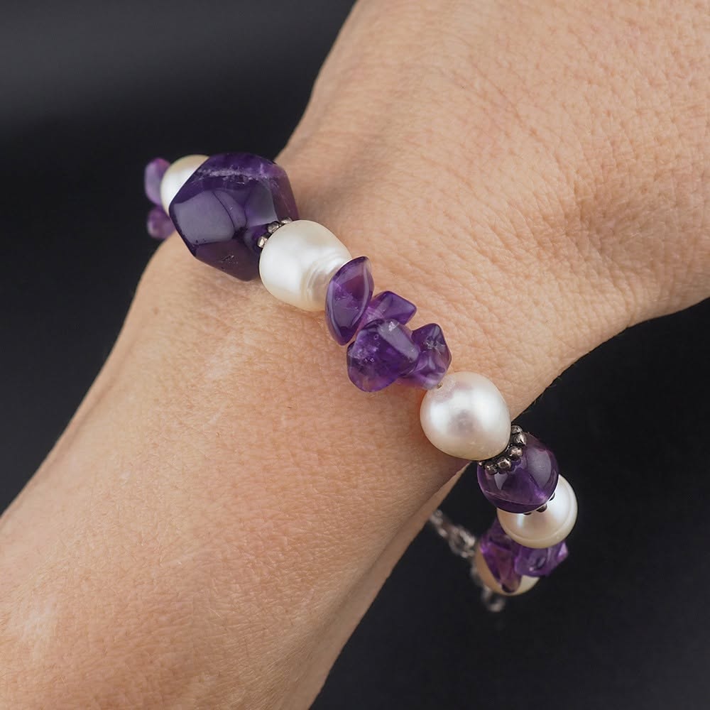 Pretty Amethyst & Pearl Bracelet in Sterling Silver - Image 2