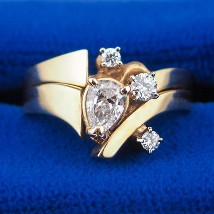 Vintage 18K gold diamond band set with pear-shaped diamond
